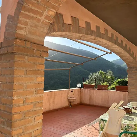 Casa Belvedere A Valle San Martino Di スポレート